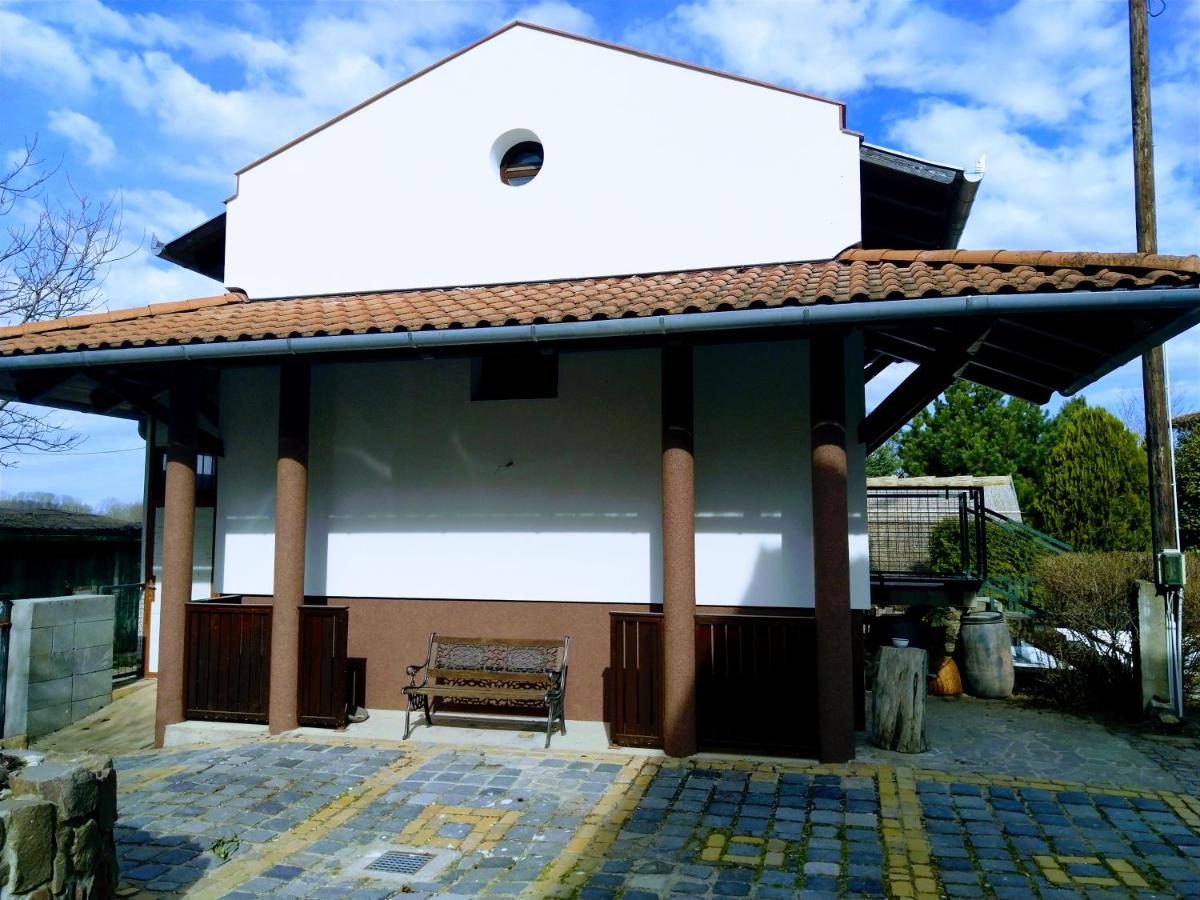 Dabasi Lovas Vendégház Exterior foto