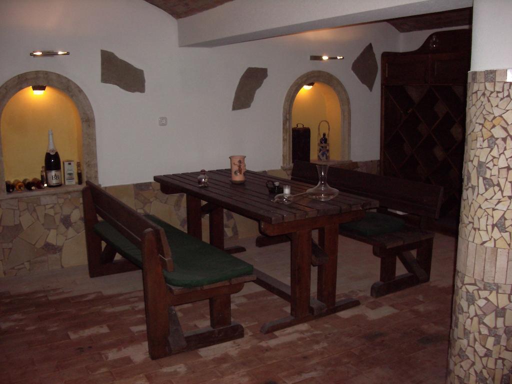 Dabasi Lovas Vendégház Exterior foto